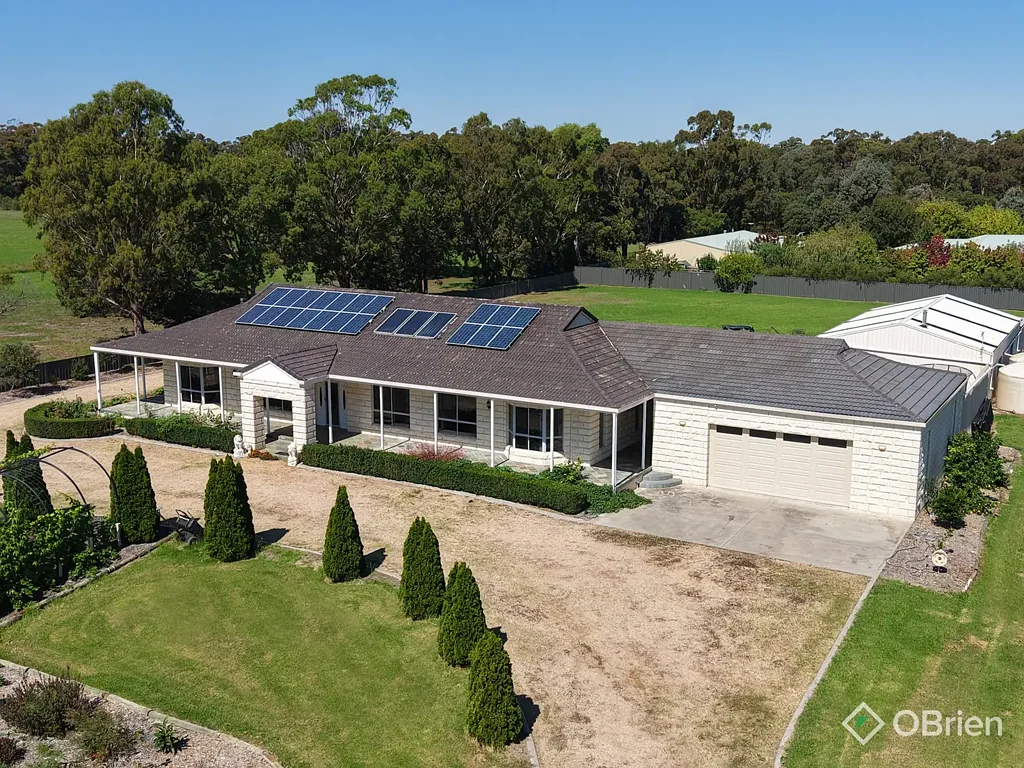 Newlands Arm 4房  Timeless Sandstone Elegance on Over 1.5 Acres