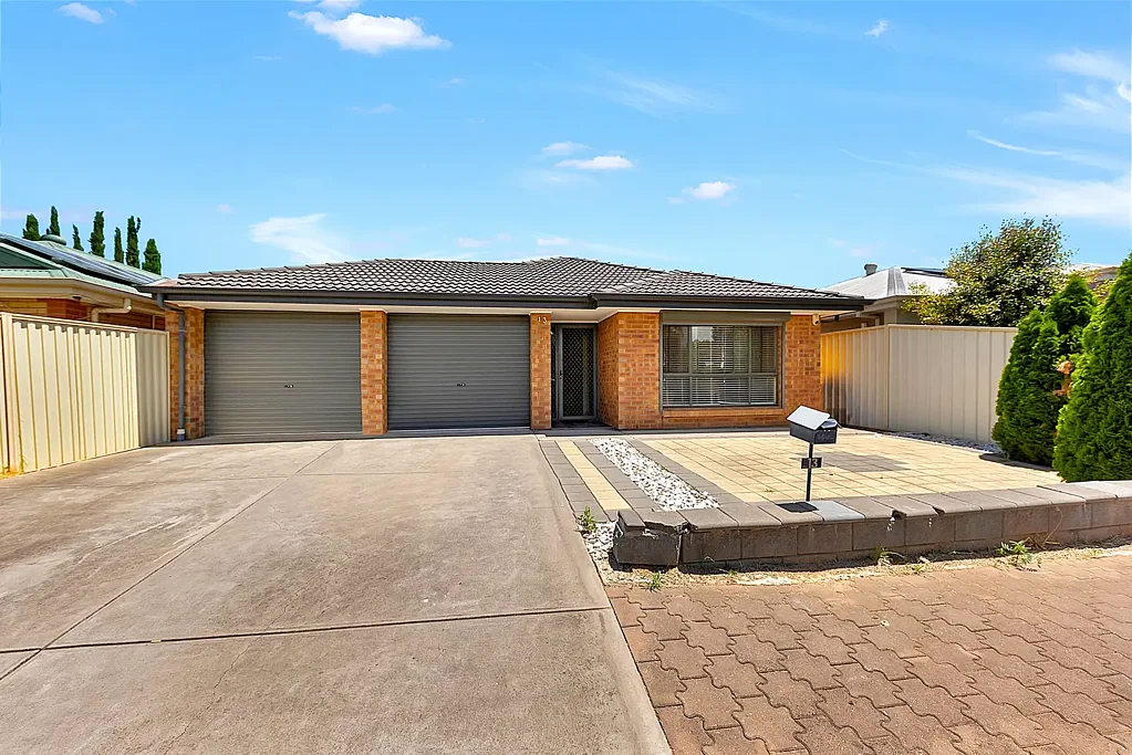 Solar, Flexible Floorplan & Freshly Painted Throughout!