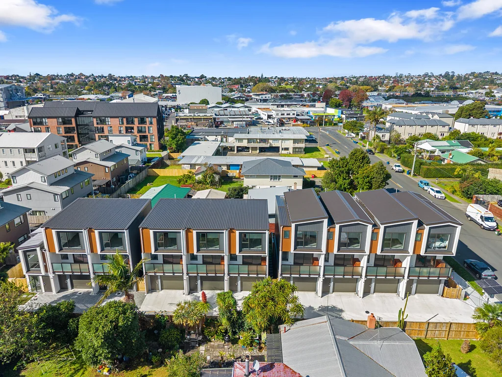 Henderson 2房  No Body Corp | Two Ensuites + Rumpus Ensuite