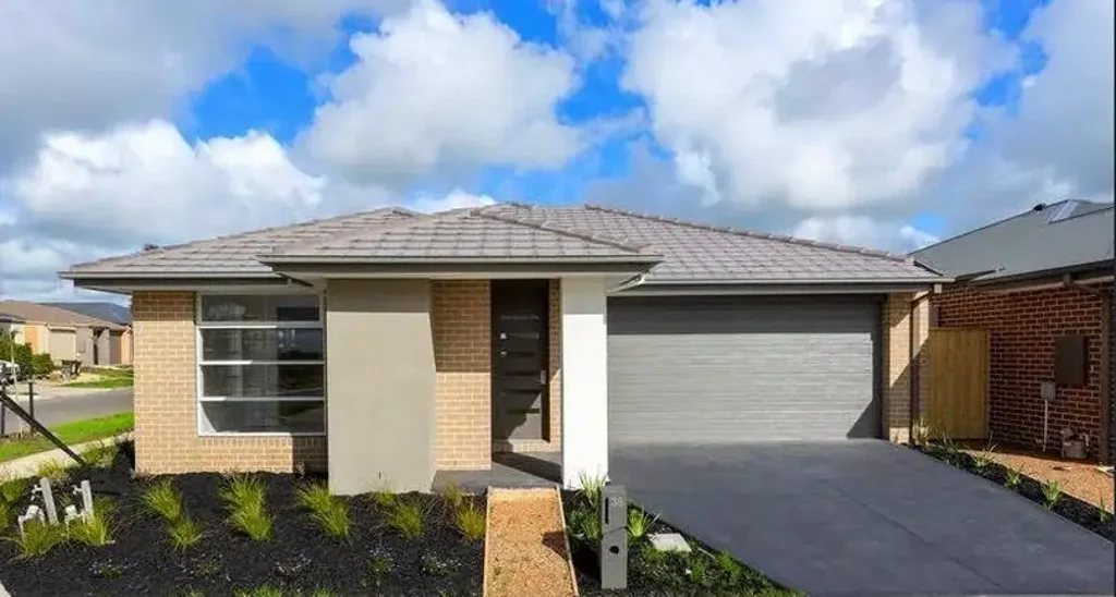 Spacious & Modern Family Living !!