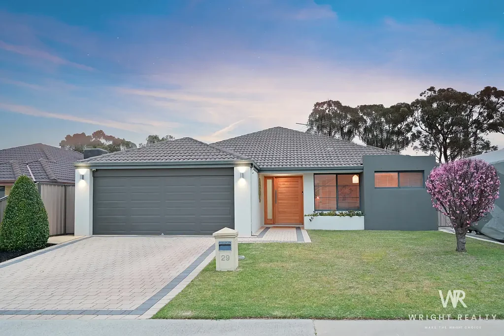 Wanneroo 4ਬੈੱਡਰੂਮ *VIP PREVIEW* Sunday 6th September 2:00pm - 2:30pm. Please SMS Wright Realty on 0450 556 146 to register your interest.