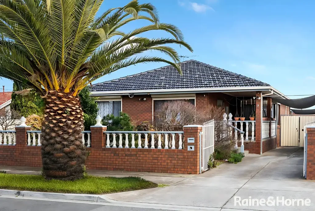 St Albans 6Moenga Stunning Family Home in St Albans