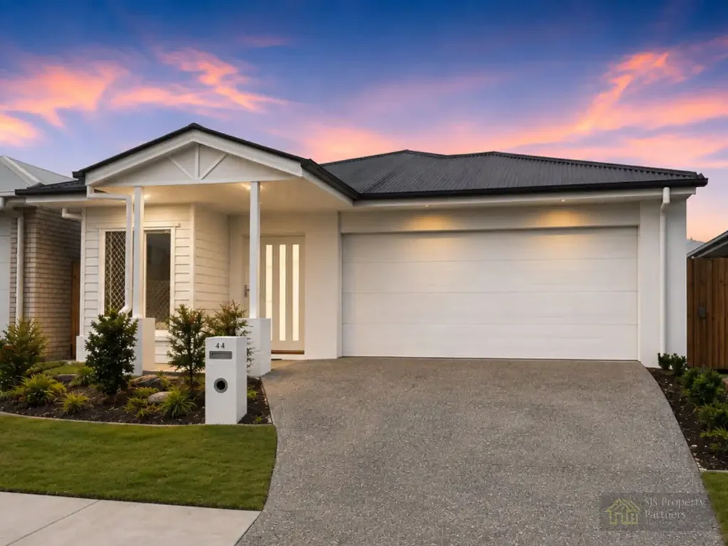 Greenbank 4房  Near-New Family Living in Everleigh Estate – By Karston Building Group