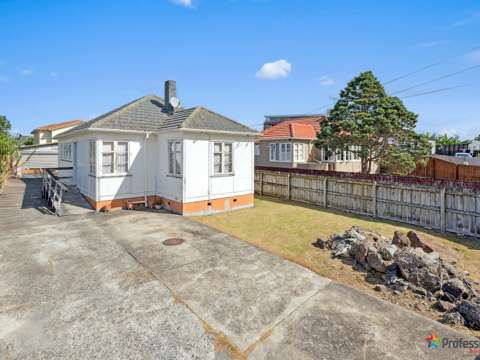 Mount Roskill 3房  Renovators, Investors, Home Buyers - Must Sell!!