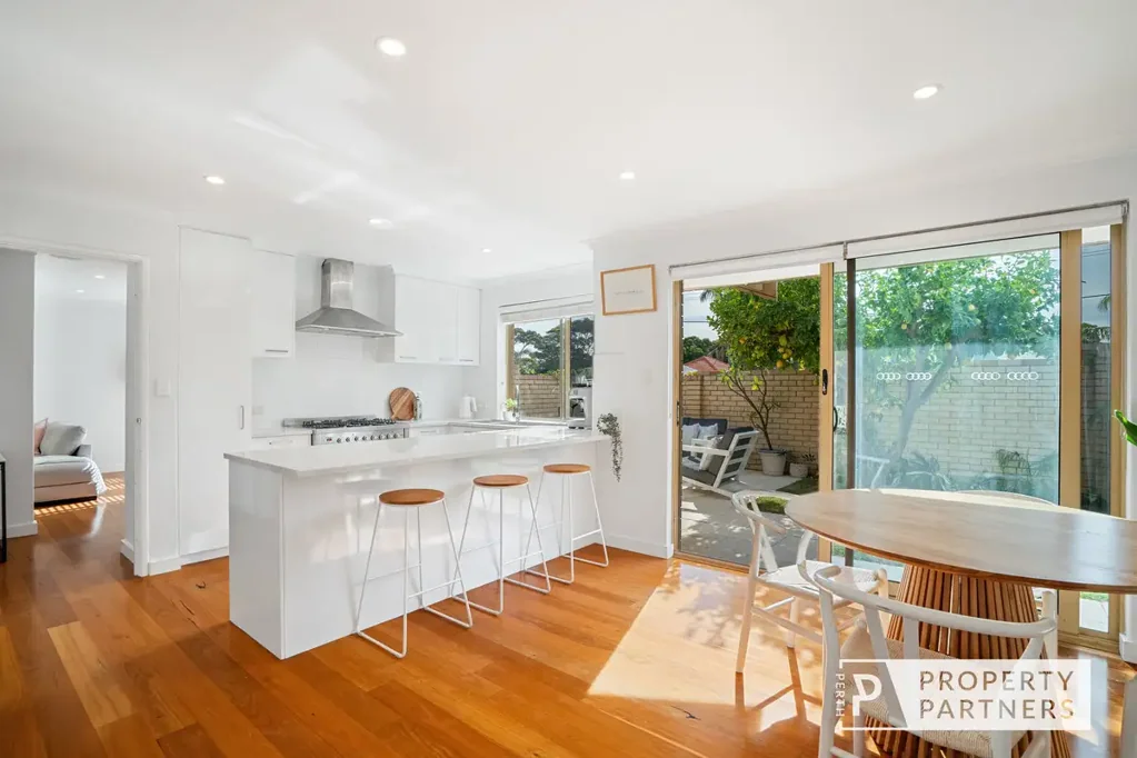 Doubleview 3房  EASY COASTAL LIVING WITH A FRESH MODERN FEEL