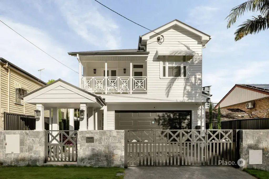 Coorparoo 5Phòng ngủ Modern Farmhouse Revival in a Lifestyle Location