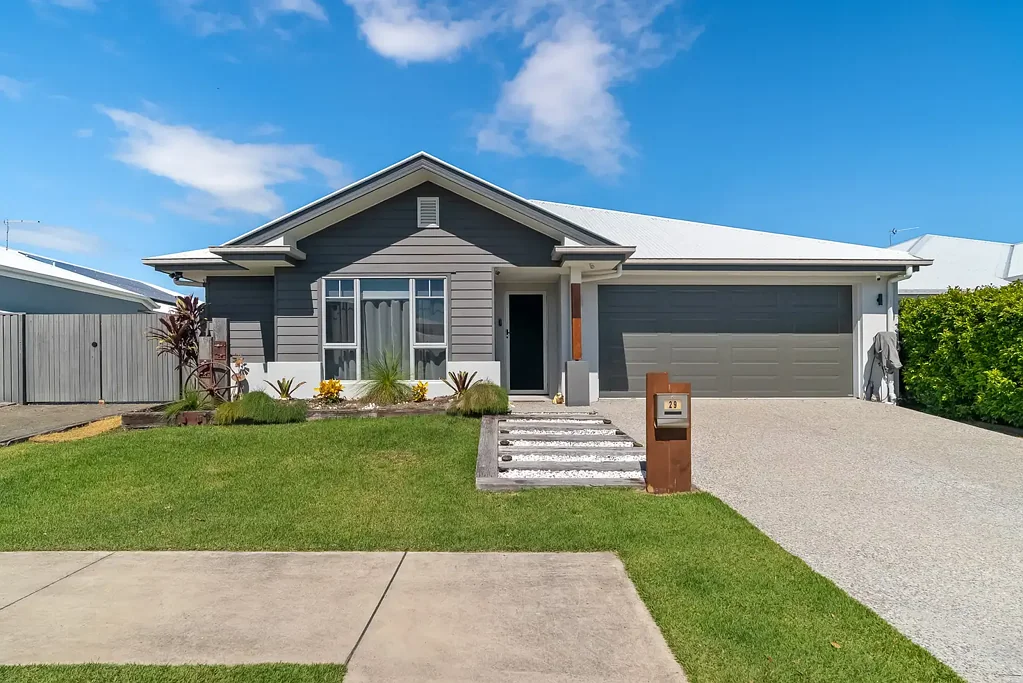 Nirimba 4房  Generous Family Home with Side Access on 540m² Block