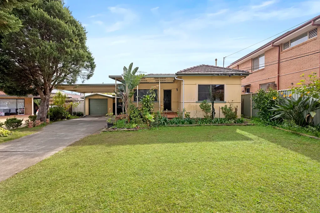 Freshly Painted 4 Bedroom Family Home + Sleepout