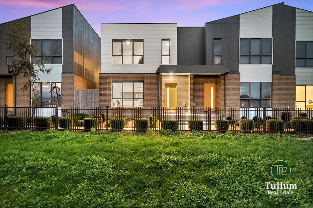 Clyde 3房  Contemporary Creek-Facing Townhouse in Prestigious Edgebrook Estate, Clyde!