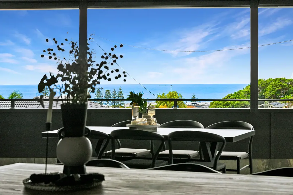 Kingscliff 4房  Elevated Coastal Home with Breathtaking Ocean Views