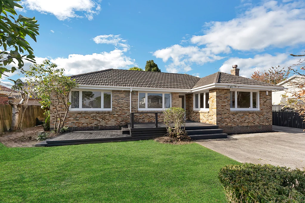 Papakura 4कमरा Brick & Tile Beauty on a Quarter Acre!