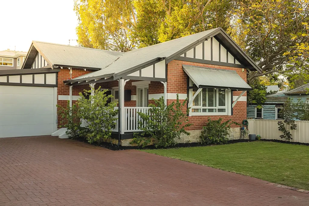 Bayswater 3 Slaapkamer A timeless circa-1920 character home with a modern edge
