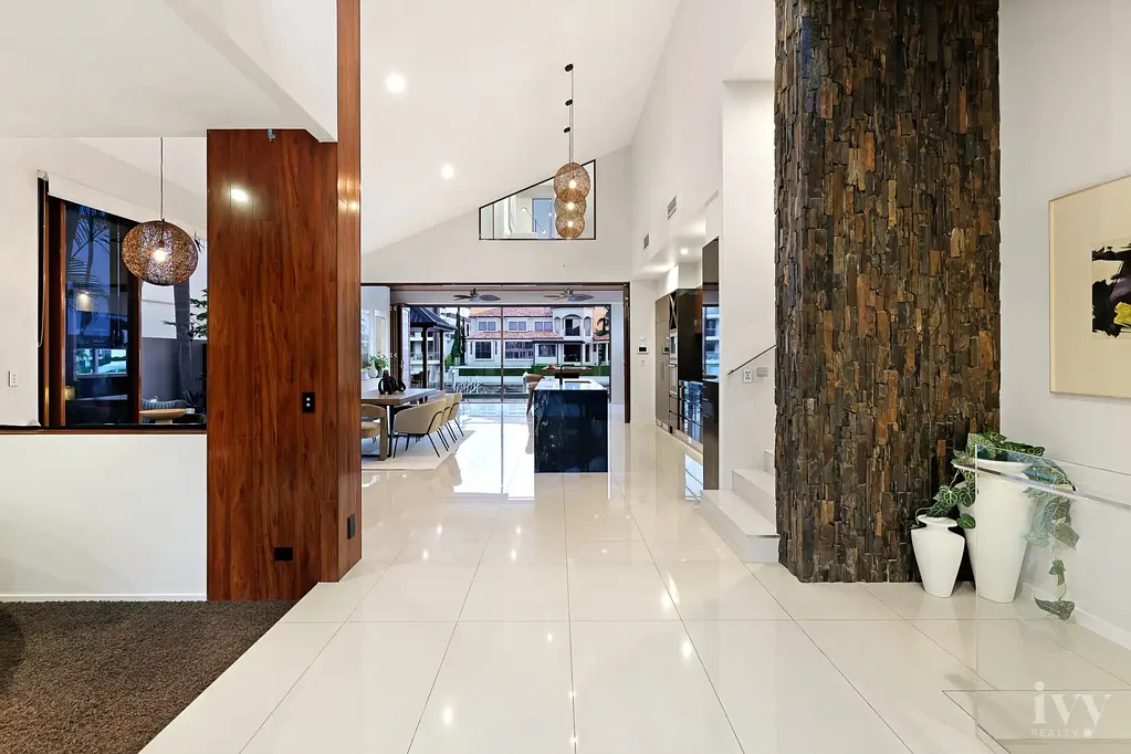 7 Royal Albert Crescent, Paradise Point, QLD 4216