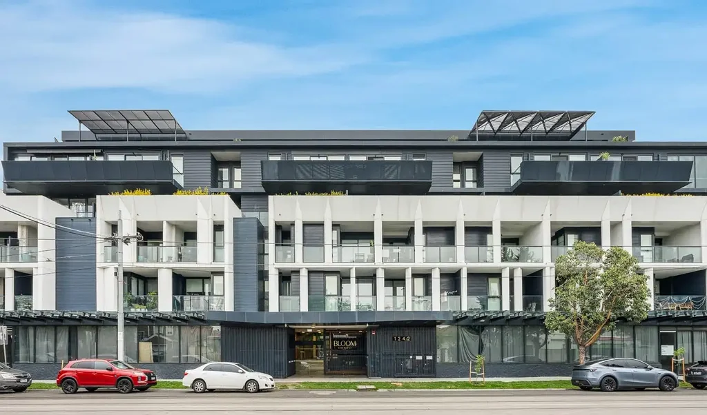 An Enviable Lifestyle with Designer Luxury!