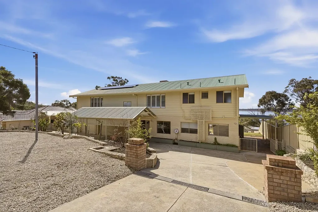 Bouvard 5 Bedroom A Luxurious Coastal Lifestyle with Stunning Estuary Views