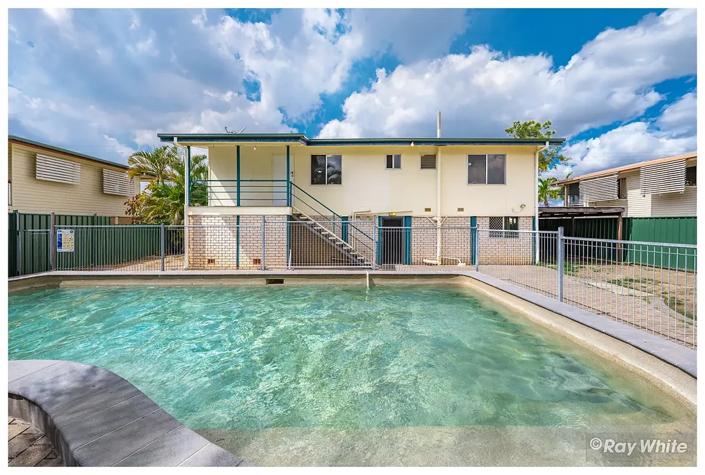 Kawana 3બેડરૂમ Comfortable Family Living with Pool & Versatile Space