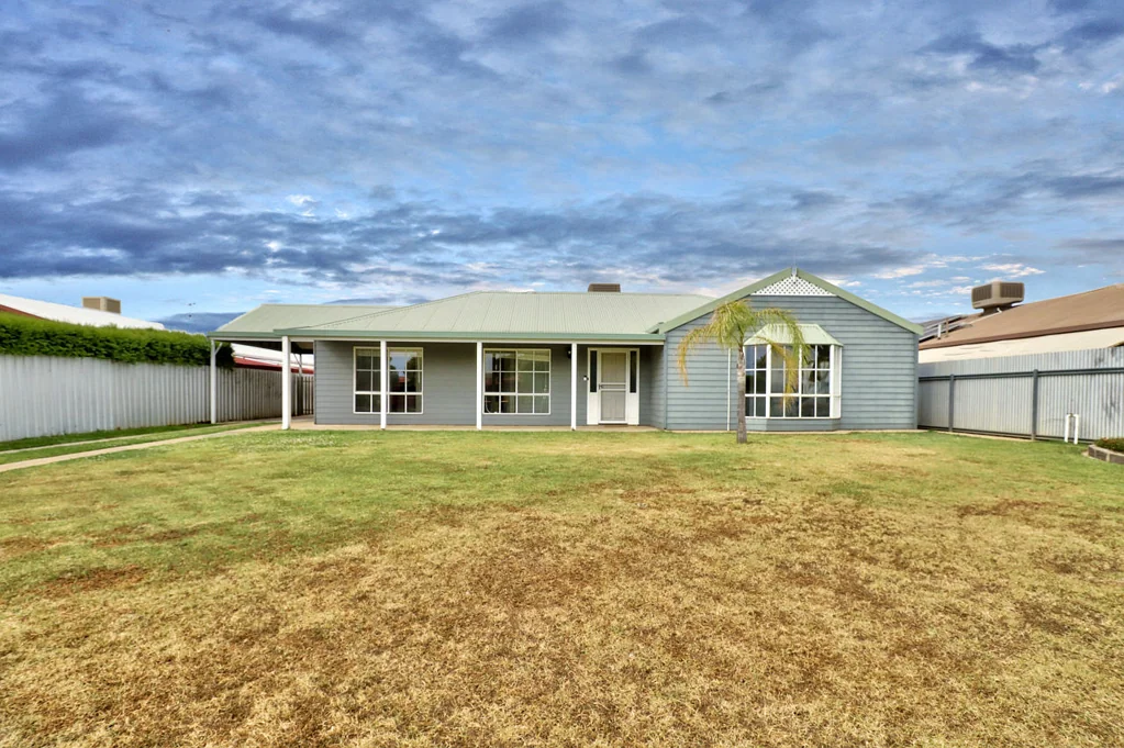 5 Chandler Crt, Deniliquin, NSW 2710