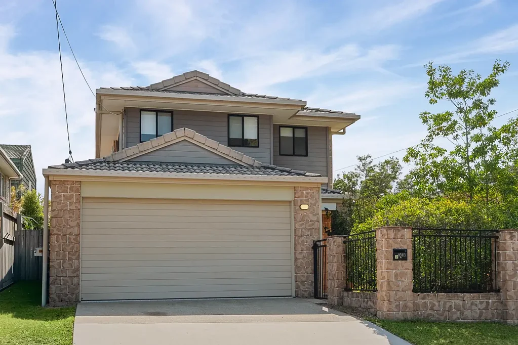 Clontarf 4બેડરૂમ IMPRESSIVE FAMILY SPACE IN EASY-CARE PARKSIDE SETTING