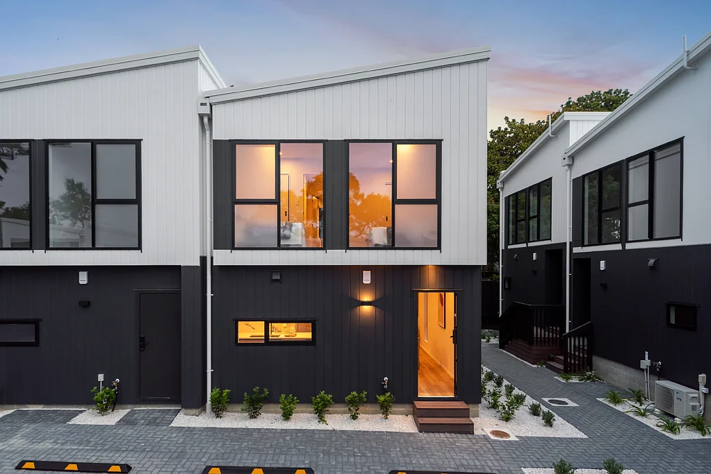 Narrow Neck 3ਬੈੱਡਰੂਮ Only Four Left  Six Under Contract