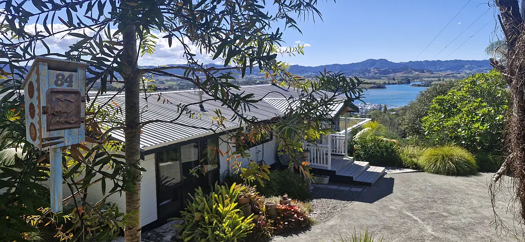 Sandspit 4房  COULD THIS BE YOUR NEW ADDRESS? 84 BRICK BAY DRIVE