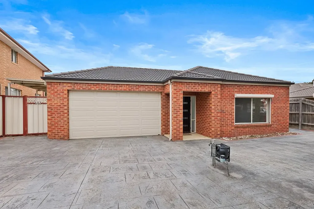 OPENS WILL COMMENCE AFTER THE 15/06 | White Knight Estate Agents
presents 'Family Living In Taylors Hill'