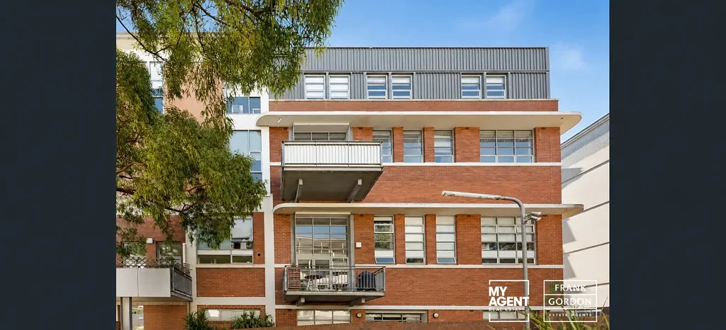 Spacious 2-Bedroom Apartment with generous Balcony & Secure Parking!