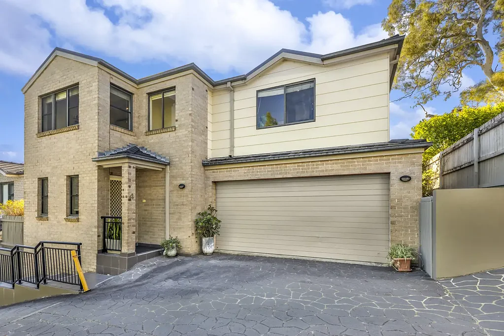 Forestville 3房 Forestville 中心地段的奢华低维护生活 LUXURY LOW MAINTENANCE LIVING IN THE HEART OF FORESTVILLE