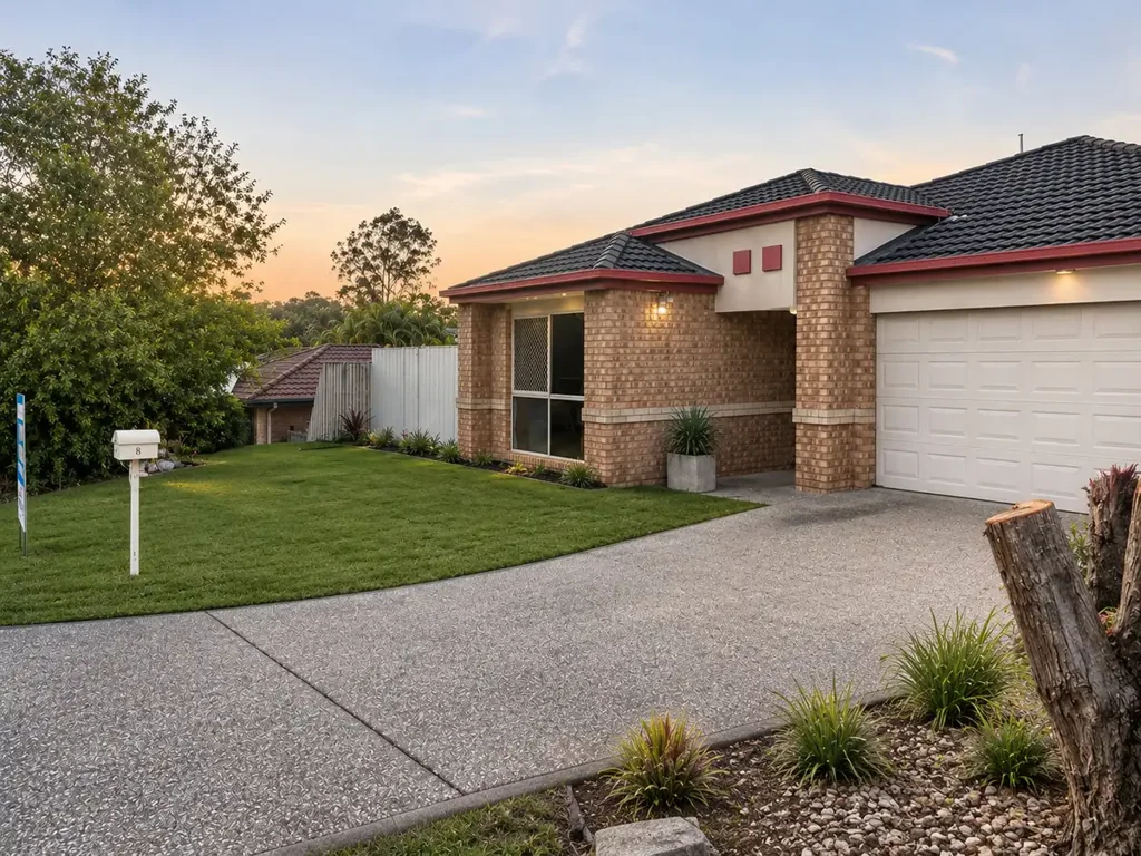 SPACIOUS FAMILY LIVING.....PERFECTLY POSITIONED IN PACIFIC PINES