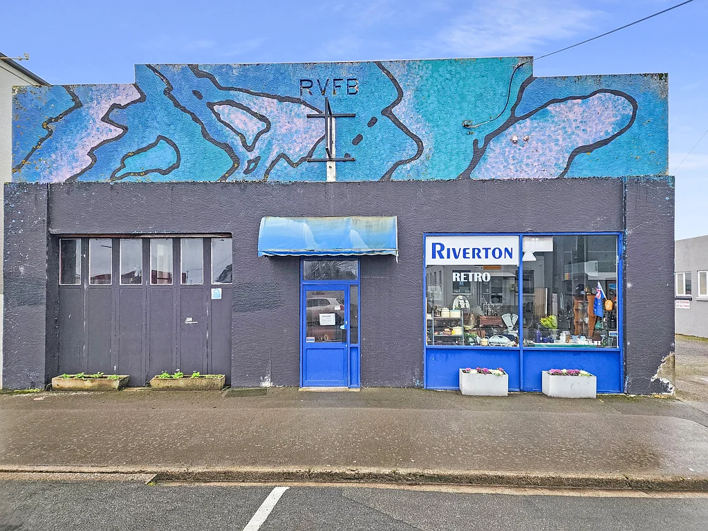 Riverton / Aparima 1ห้องนอน PRIME STREET LOCATION with plenty of potential!
