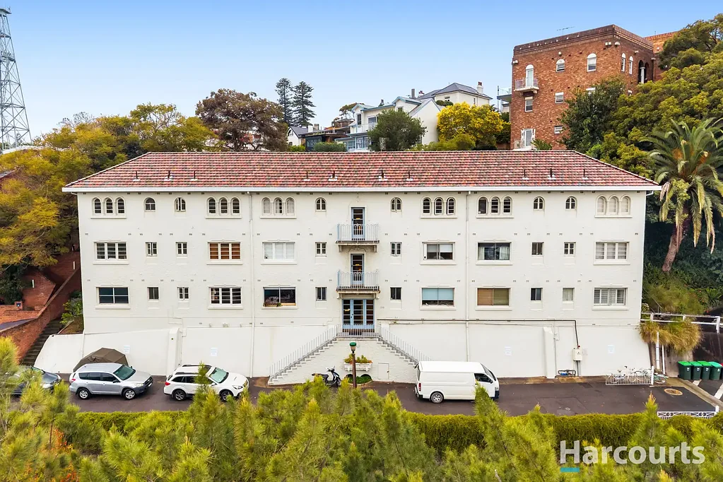 Newcastle 1Moenga Art Deco studio with the best of Newcastle reached on foot