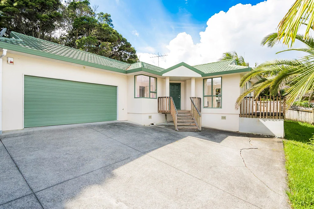 3 Bedrooms,. Bayview