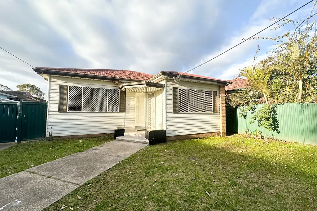 3 BEDROOM HOUSE IN CANLEY VALE