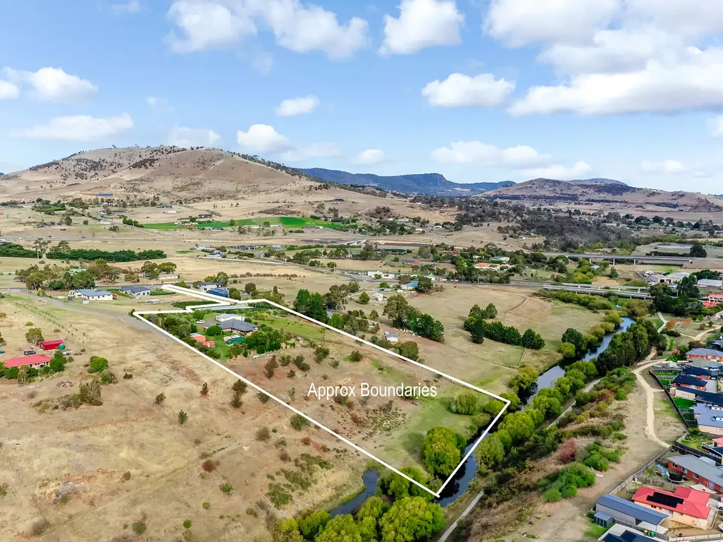 Brighton 3 Bedroom Your Private 7-Acre Oasis - Vineyard, Orchard & Gorgeous Gardens Await!
