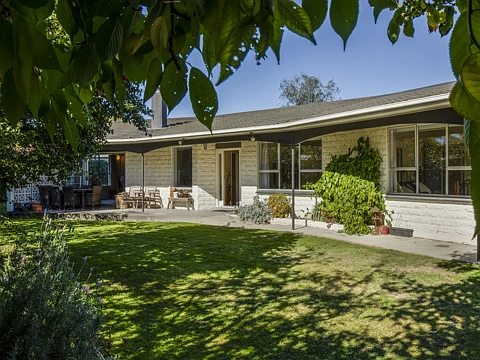 Springlands 4房  Spacious Family Living In Prime Location