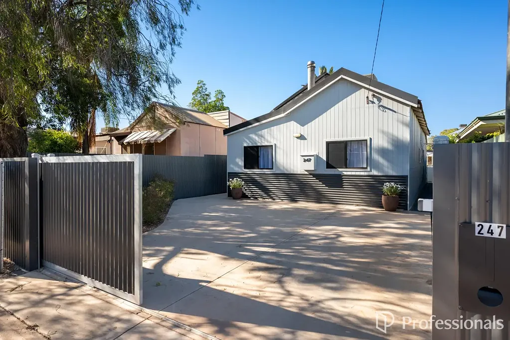 Kalgoorlie 3غرفة نوم Prime Position in Kalgoorlie: Freshly Renovated & Ready to Move In!