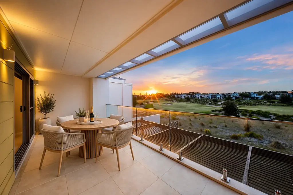 Magenta 3कमरा Near new Golf Course home with stunning vista