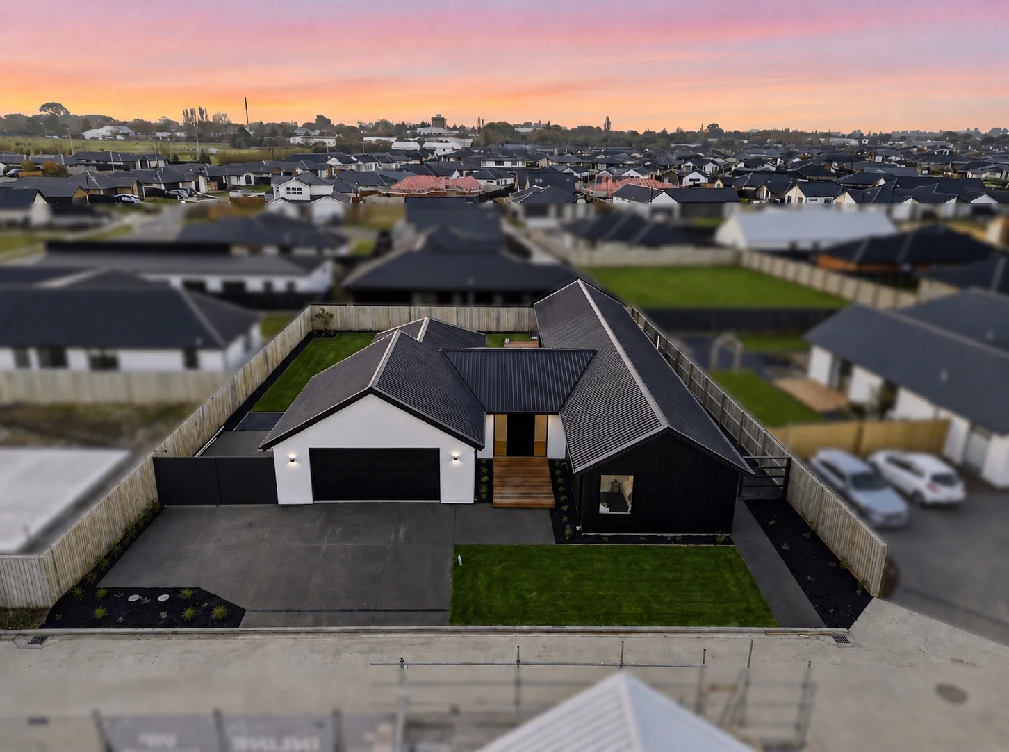 Lincoln 4Habitaciones Style, Scale & Secure Parking Galore!