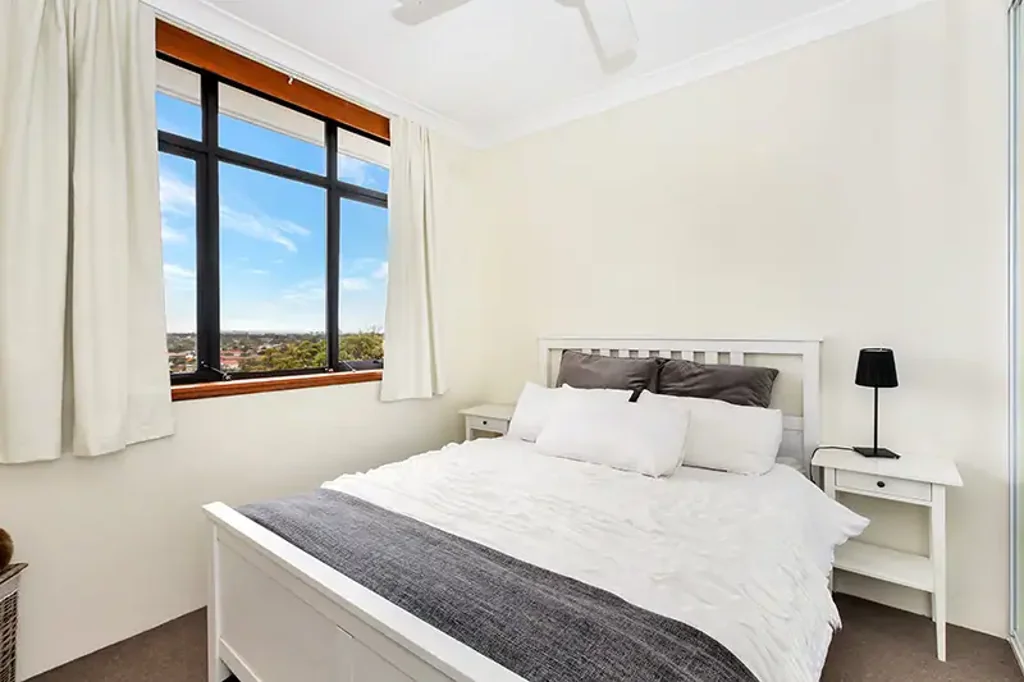 2 bedroom apartment Maroubra beach, water and district views.