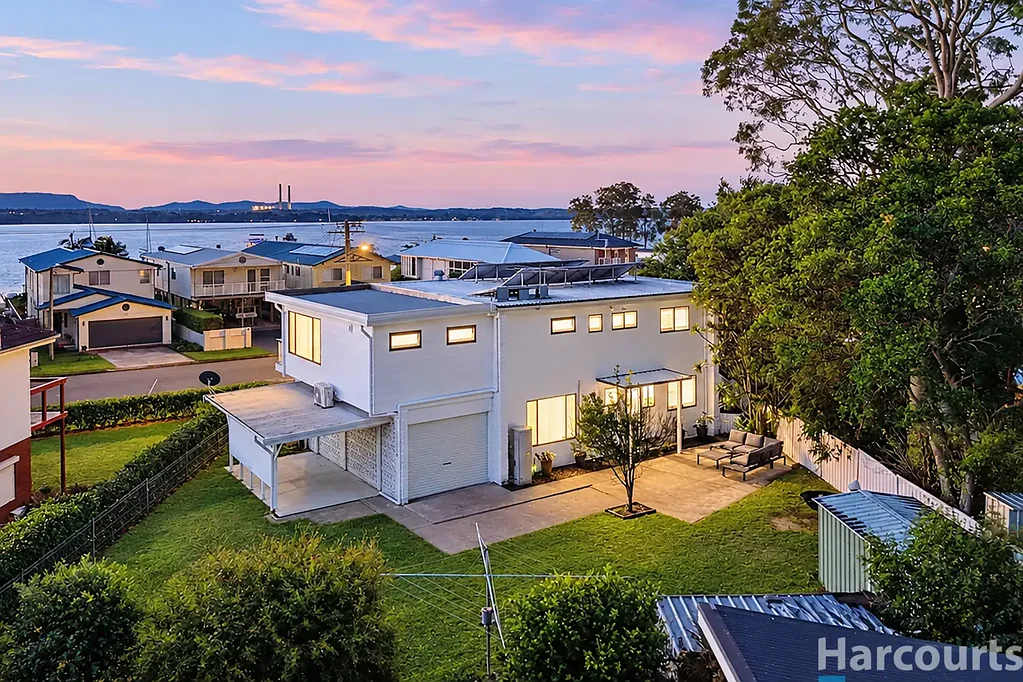 Bonnells Bay 4कमरा Fully Renovated Lakeside Home