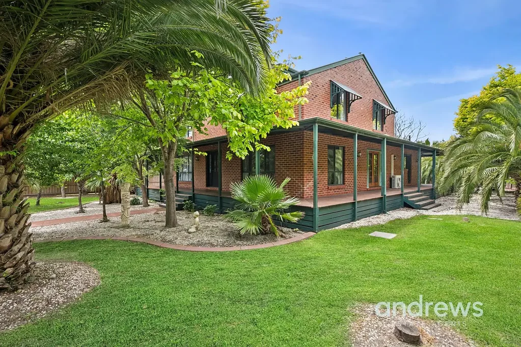 Belmont 4कमरा Rare Lifestyle Home With Subdivision Potential