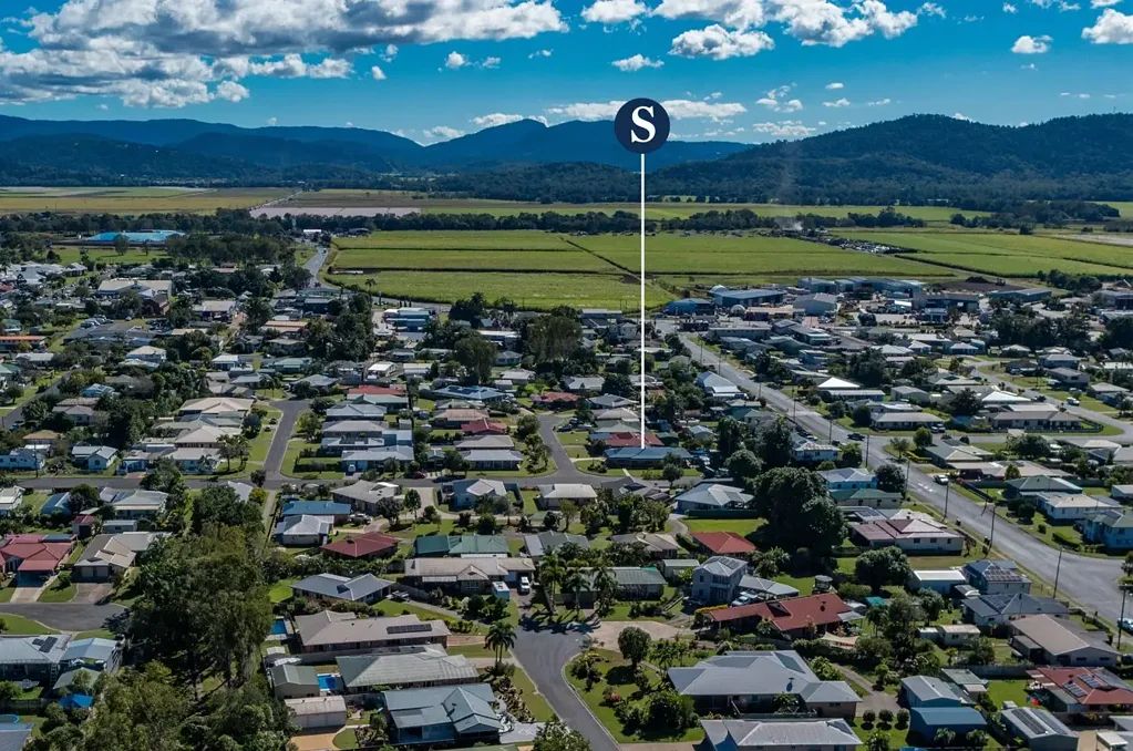 Proserpine 4कमरा Immaculate Family Home with Pool, Dual Access & Boat Parking