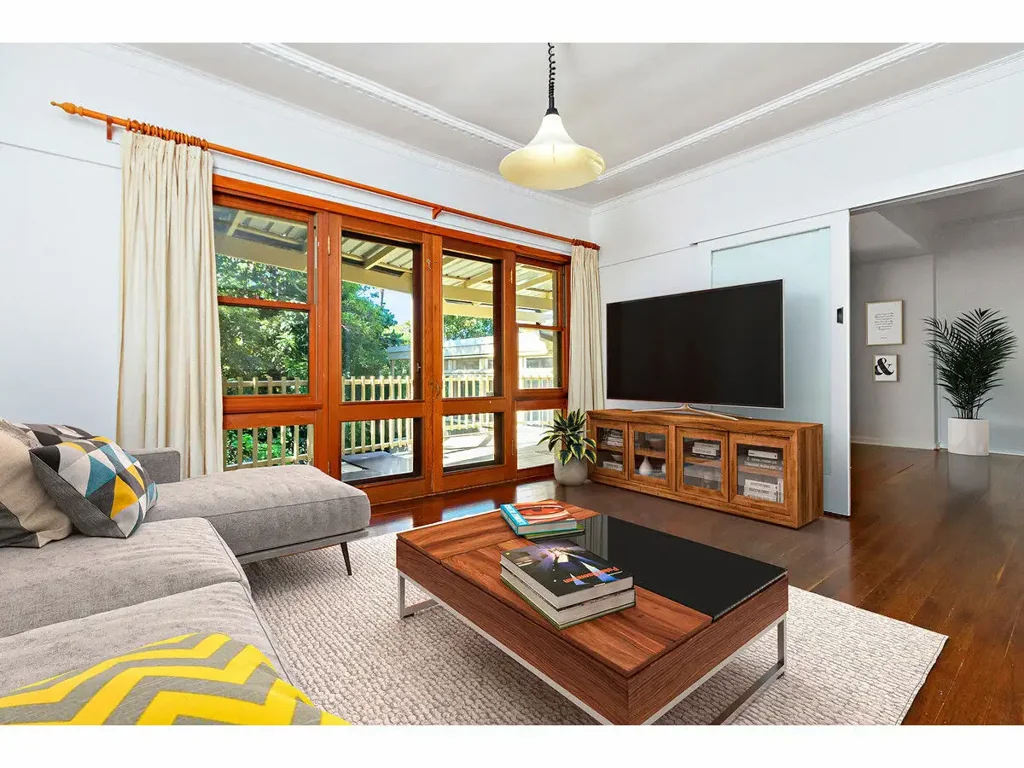 SPACIOUS FAMILY LIVING WITH GARDEN MAINTENANCE INCLUDED