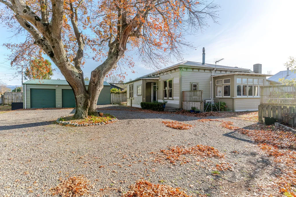Carterton 3 Bedroom Character & Charm on a Spacious Section