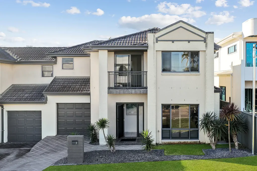 Long Jetty 3房  Stunning townhouse in beach lifestyle location