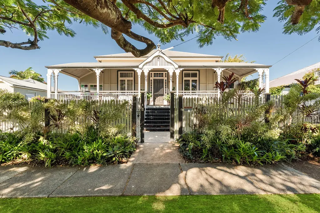Shorncliffe 4Habitaciones THE CROWN JEWEL OF SHORNCLIFFE: ICONIC VICTORIAN QUEENSLANDER ON 1,012sqm