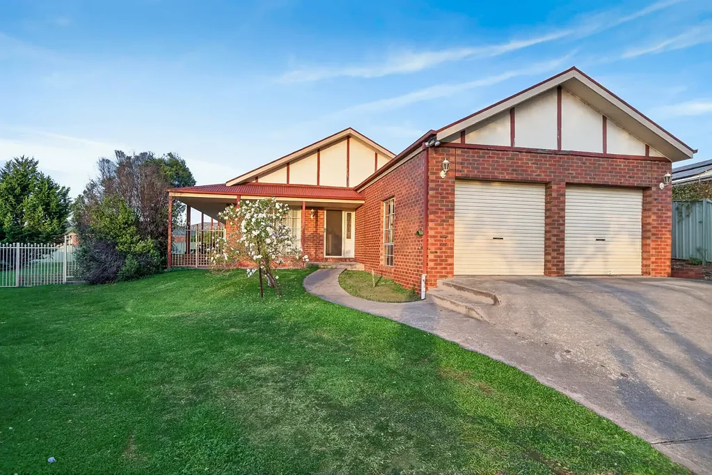 Mansfield 4chambre Brick Family Home in a Quiet Court – Walk to Mansfield's Main Street