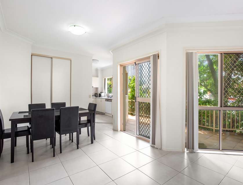 1/25 Lather Street, Southport, QLD 4215, 2 Bedrooms, 2 Bathrooms, Apartment