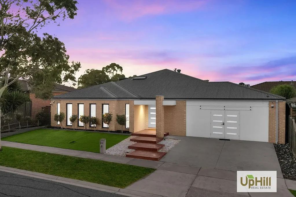 Cranbourne East 4غرفة نوم Spacious Family Home with Fully Approved Professional Studio & Income Potential