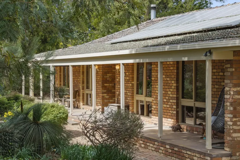 Gisborne 3બેડરૂમ Genuine Serenity and Family Warmth on 1.11 acres (approx.)