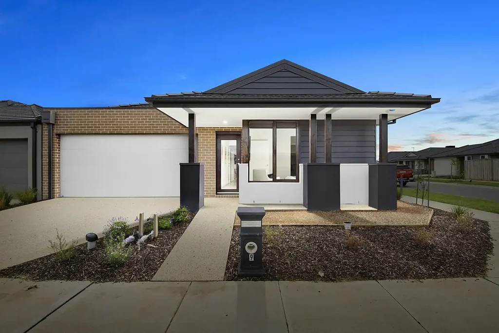 9 Athletic Circuit, Clyde, VIC 3978